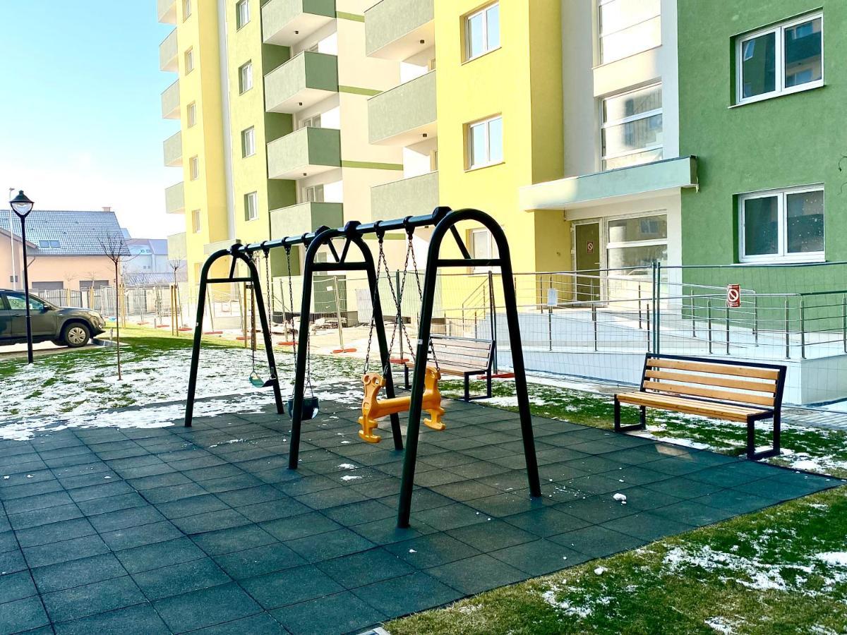 Apartamento White Dream Penthouse With Jacuzzi Braşov Exterior foto