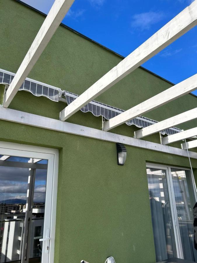 Apartamento White Dream Penthouse With Jacuzzi Braşov Exterior foto